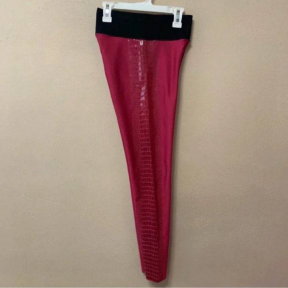 Ultracor Lux Essentials Crocodile Legging in Pink Size Medium - Picture 9 of 15
